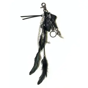 Black Feather Charm Keychain, Niche Fashion Accessory with Chains, Leather Elements and Metal Coating, Elegant Unique Style for Style Enthusiasts