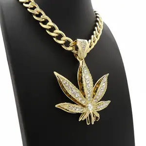 MaxBling81 Men's Bold Leaf Cubic Zirconia Iced Pendant & Multi-Size Cuban Chain Link Necklace - 10mm, 18"-30" Gold-Plated Hip Hop Statement Necklace, Fashionable Daily Wear Accessory, Chain Link Necklaces