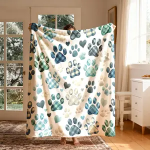 Plaid Claw Print Heart Theme Flannel Blanket, Large Size, Soft Lightweight Warm, Cozy Throw Blanket, Perfect for Bed Sofa Office Camping Travel