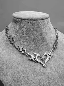 Hip Hop Flame Hollow Heart Thorns Fire Chain Necklace, Heart Design Necklace, Trendy Punk Street Style, Unisex Couple Party Jewelry, Cool Fashion Accessory
