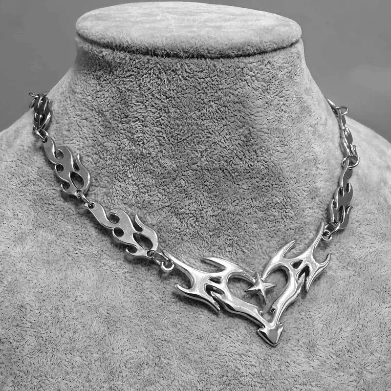 Hip Hop Flame Hollow Heart Thorns Fire Chain Necklace, Trendy Punk Street Style, Unisex Couple Party Jewelry, Alloy Jewelry, Cool Fashion Accessory