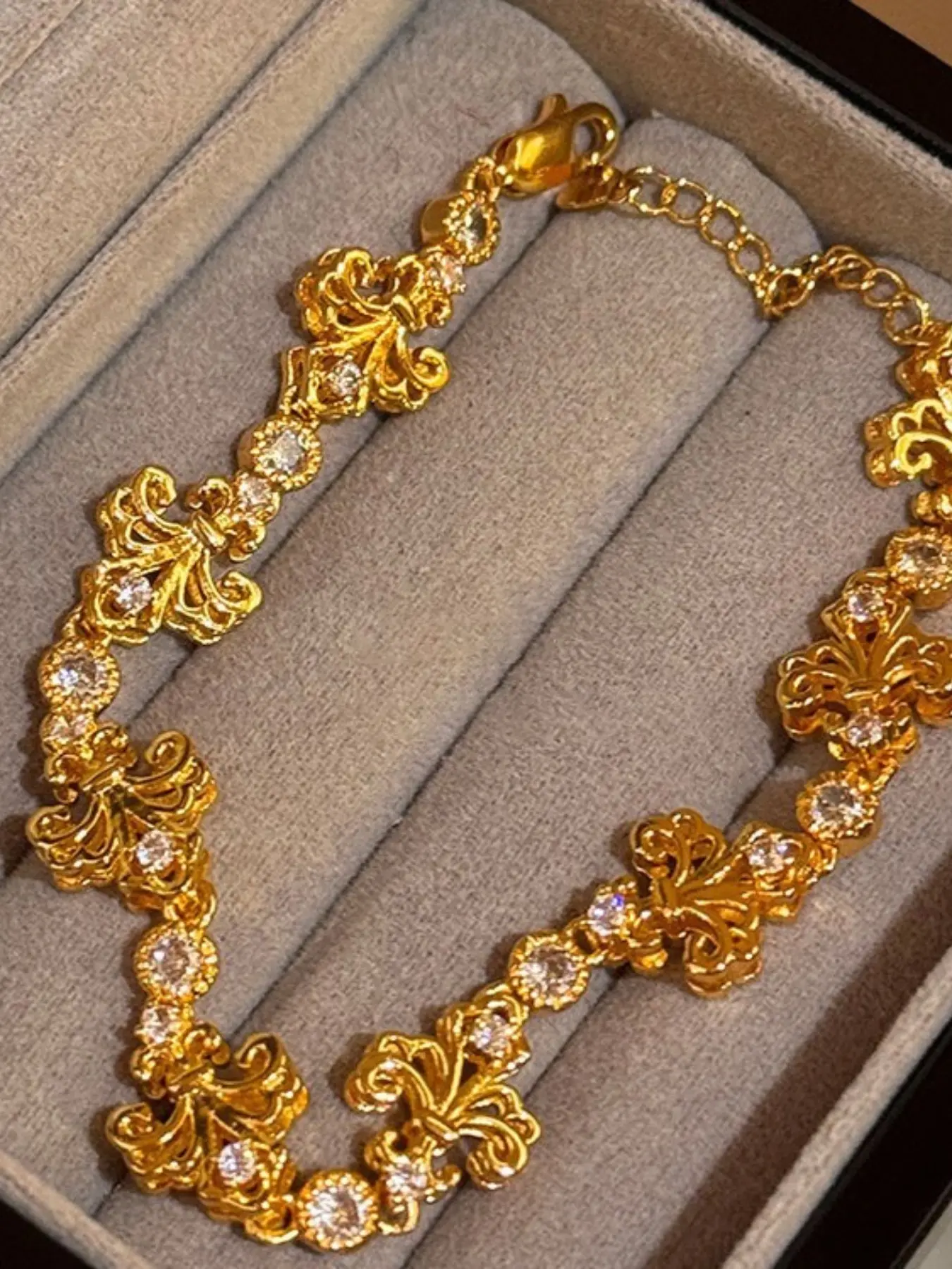 Elegant Zircon Iris Flower Bracelet, New Palace Style Delicate Wristband, Vintage Versatile Charm Jewelry for Women