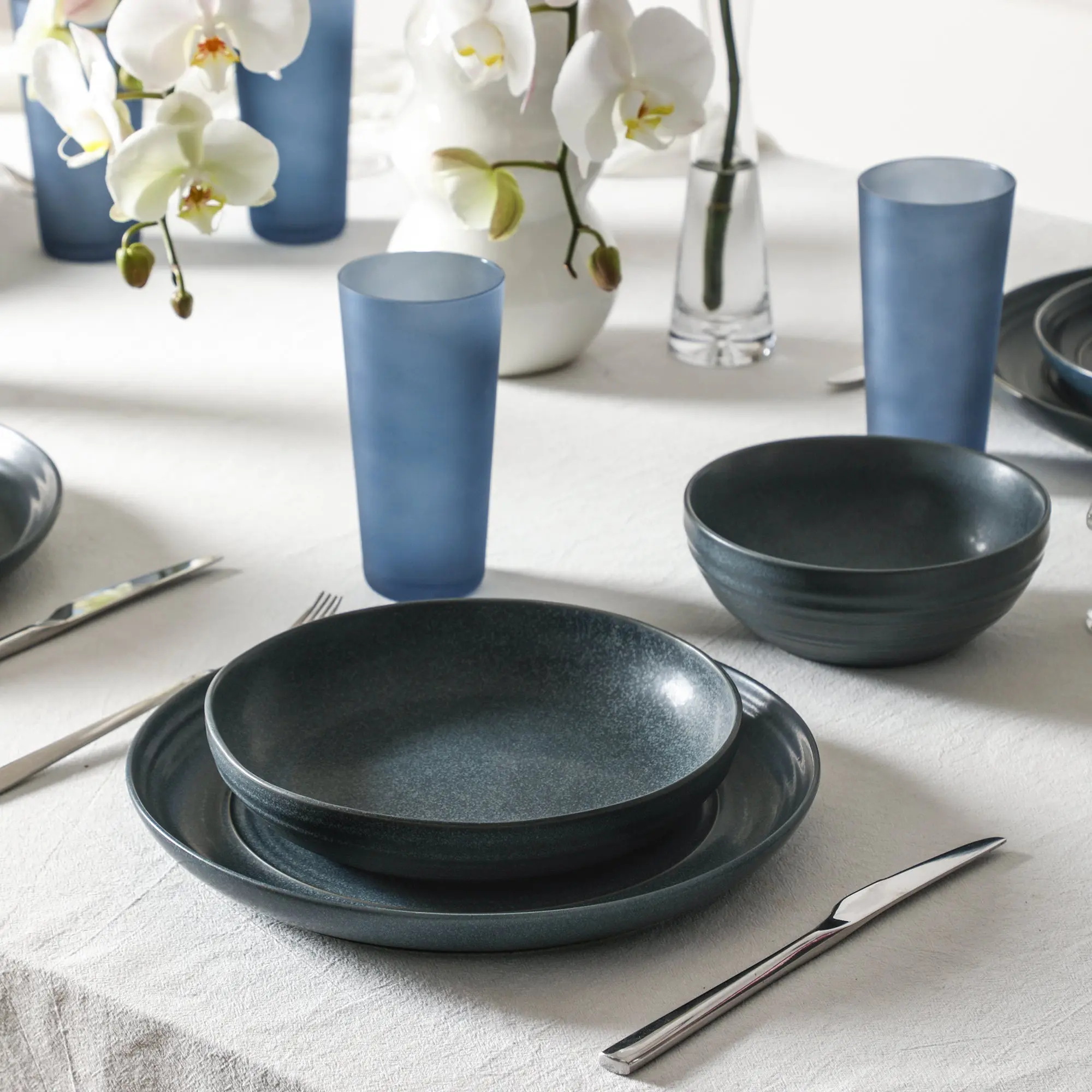 Elio Stoneware Dinnerware Set With Glassware - Blue