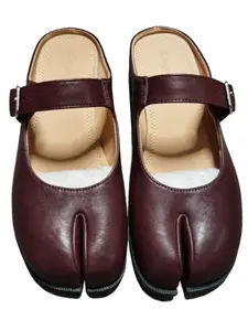 New Split-Toe Mary Jane Mules for Women, One-Piece Buckle Flat Sandals, Outdoor Wear, Comfortable and Stylish Footwear