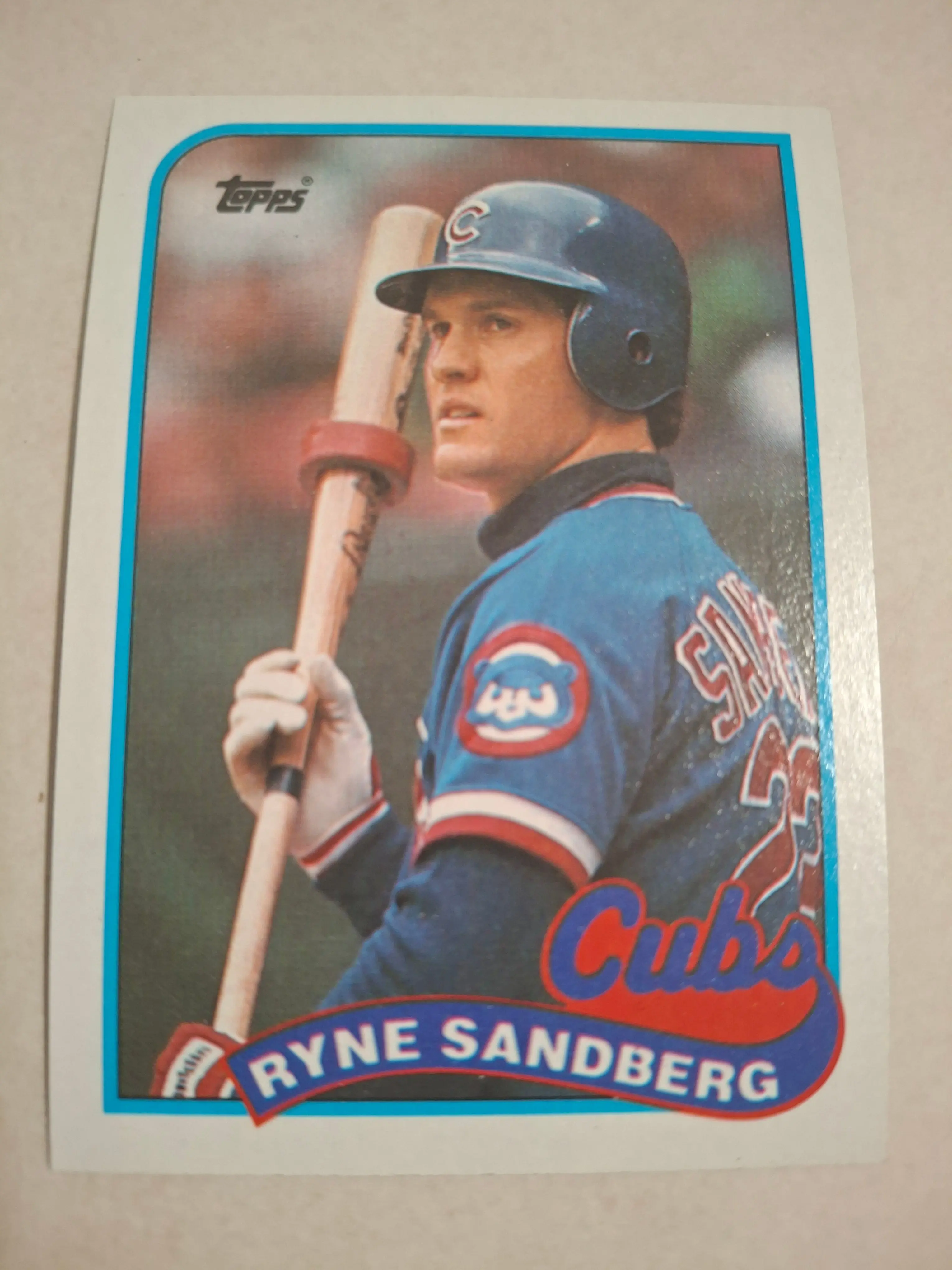 Ryne Sandberg 1989 TOPPS Baseball Card - Vintage Collectible Sports Memorabilia