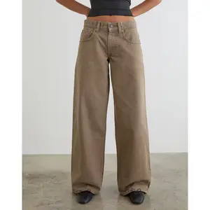 Low Rise Roomy Jeans in Bronze