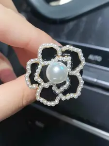 Diamond-studded camellia car vent perfume clip, car air conditioning vent fragrance, car interior