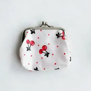 Cute Strawberry Pattern Coin Purse, Portable Kiss Lock Closure, Women's Fashion Handbag, Large Capacity, Shopping Bag, Shoulder Bag, Makeup Bag, Makeup Organizer Pouch, Cosmetic Pouch, Makeup Storage Bag, Handheld Cosmetic Pouch