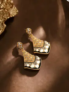 1 pair of retro elegant diamond studded earrings, with fan-shaped contours outlining elegant curves, complementing the broken diamonds. They are suitable for daily commuting, vacation and dating, and are also a surprising and exquisite small gift.