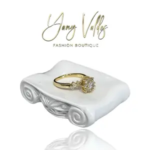 Ring with zirconia flower and gold plated finish