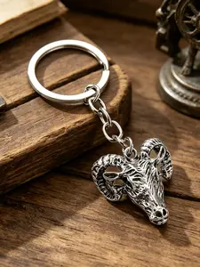 Vintage Large Sheep Head Alloy Keychain, Fashionable Classic Men's Car Bag Pendant, Gift for Friends and Family, Memorial Souvenir