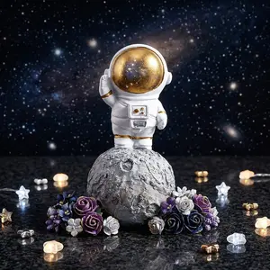 Cute Cartoon Astronaut Moon Decoration Figurine, Resin Hand-Painted Craft, Office Desk Decor, Bathroom Ornament, Home Gift