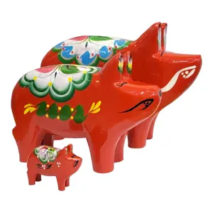 Dala Pig: Red Dala Pig by Nils Olsson | Hand-Crafted in Sweden