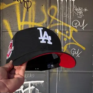 New Era Los Angeles Dodgers MLB 9FORTY Cap Flat Brim Hat with LA Logo Embroidery, MLB Streetwear Style Adjustable Fit Metal Buckle Closure All Seasons Wear United States Design