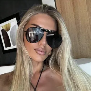 Retro Sunglasses Men Women UV400 Protection Vintage Design Trendy Beach Eyewear Classic Charm Everyday Wear