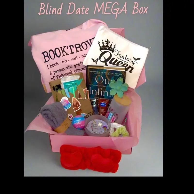 Blind Date With A MEGA Box (Special edition/hard cover/sprayed edges book)