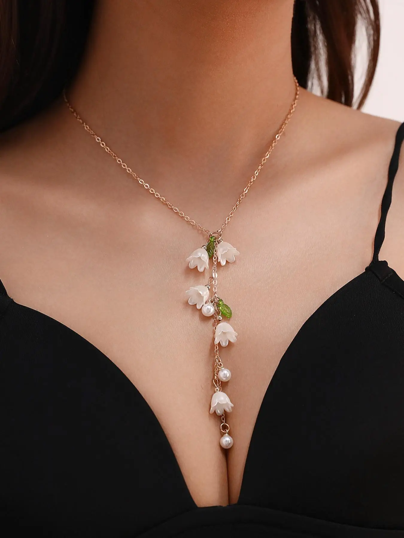 Faux Pearl Decor Flower Charm Pendant Necklace for Women for Gift, Simple Design Temperament All-match Luxury Jewelry Necklace