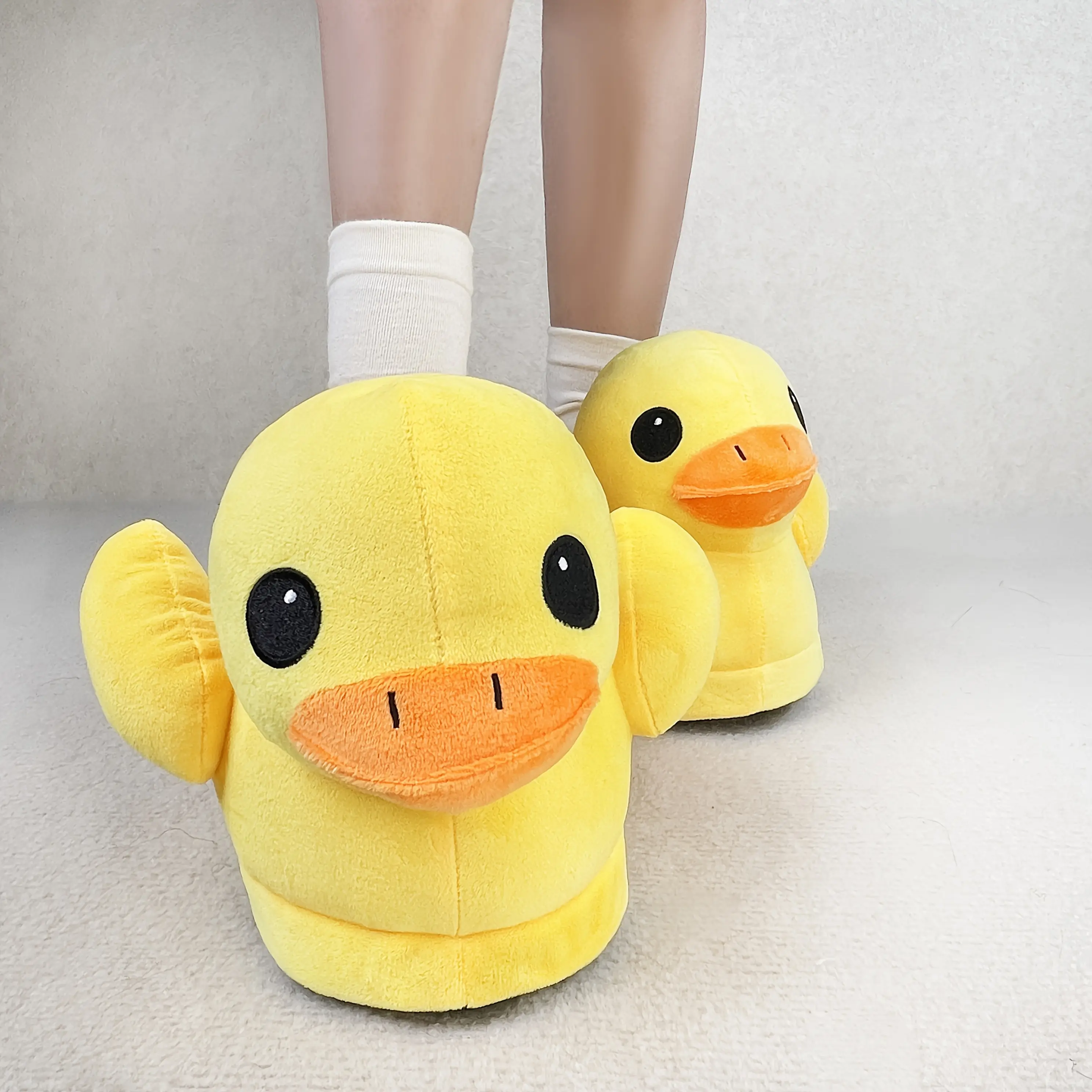 Comfortable Yellow Duck Plush Slippers-Cute Cartoon Animal Design, Soft Fabric, Comfortable for Boys and Girls