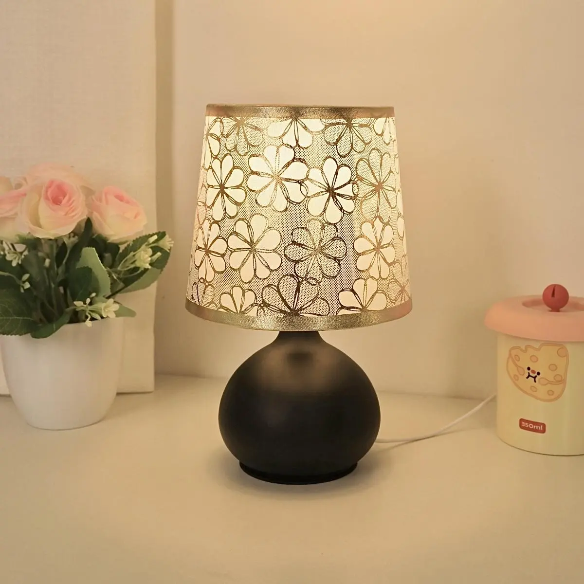 Flower Pattern Design Table Lamp, Led Table Lamp, Aesthetic Table Lamp, USB Powered Desk Lamp, Decorative Night Light for Home Living Room Bedroom Study Room, Home Decoration Lamp, Indoor Decorative Light
