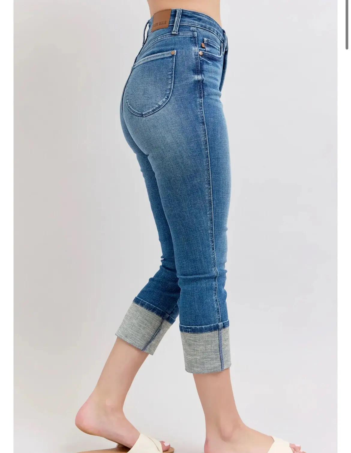 In Control Judy Blue Capri With Tummy Control Panel and pocket shield