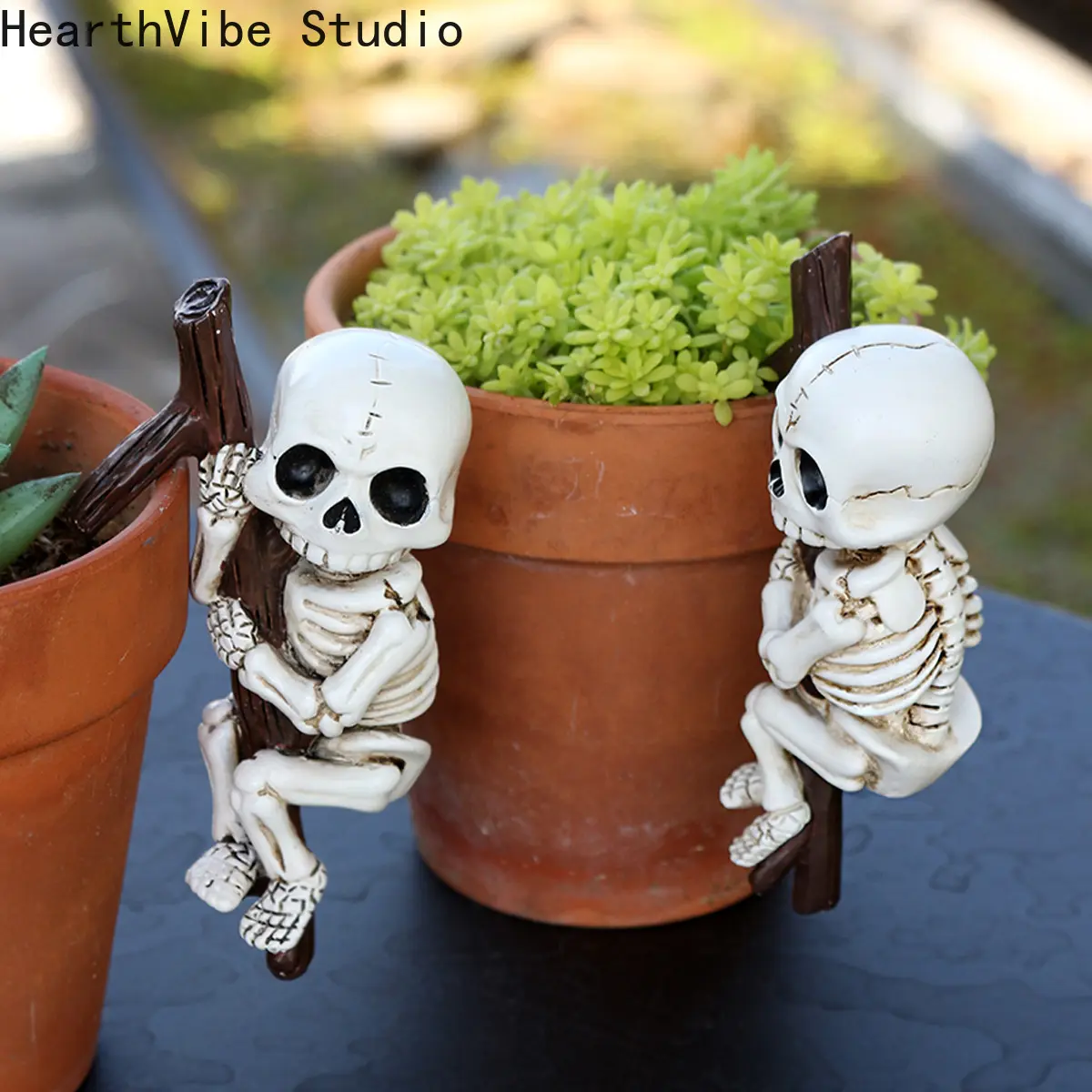 Resin Skull Hanging Ornaments, Spooky 2-Piece Set, Outdoor Gothic Decor for Halloween Garden and Courtyards, 2 Pcs Set, 2Pc, Hanging Pendants, Decoration, Garden Accessories, Twoset Spooky Style, Pendant Skull Charm, Bold Resin Skulls