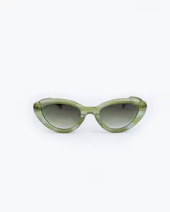 VIVI Sage Retro-Chic Cat-Eye Sunglasses - Iconic Vintage Glam with Modern Twist Lightweight Comfortable Statement Accessory