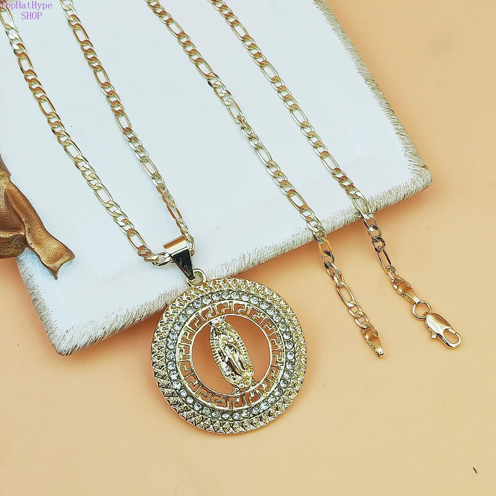 Women's Minimalist Virgin Mary Circle Pendant Gold Necklace, Diamond-Inlaid Hypoallergenic Elegant Costume Jewelry for Daily Wear, Diamond Inlay, Casual, Female