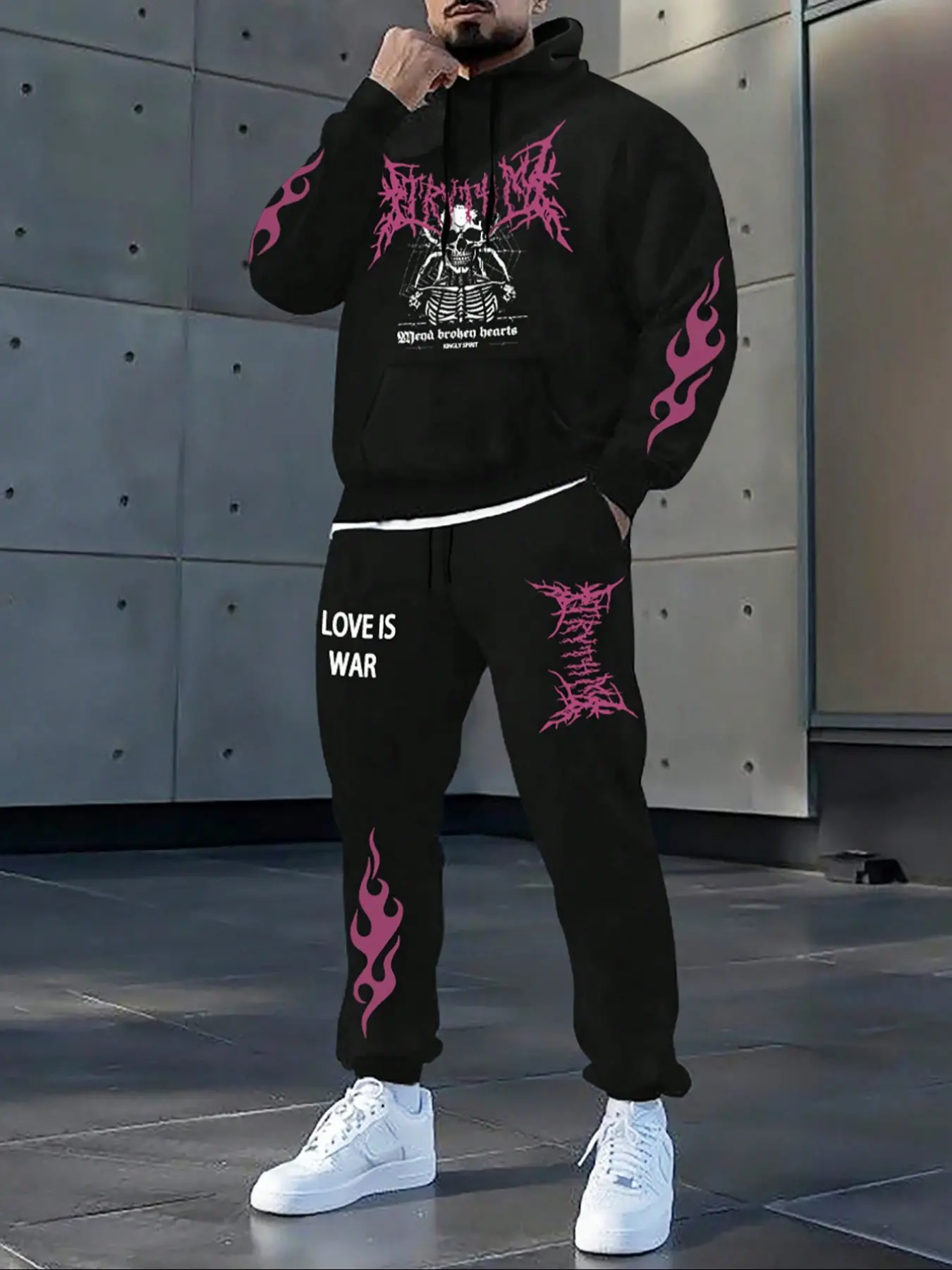 Fall Winter Men 2 Piece Tracksuit Pink Flame Gothic Skeleton LOVE IS WAR Text Print Pullover Hoodie Drawstring Black Jogger Sweatpants Set, Soft Warm Fleece Y2K Dark Sportswear Street Outfit For Gym Running Daily Wear