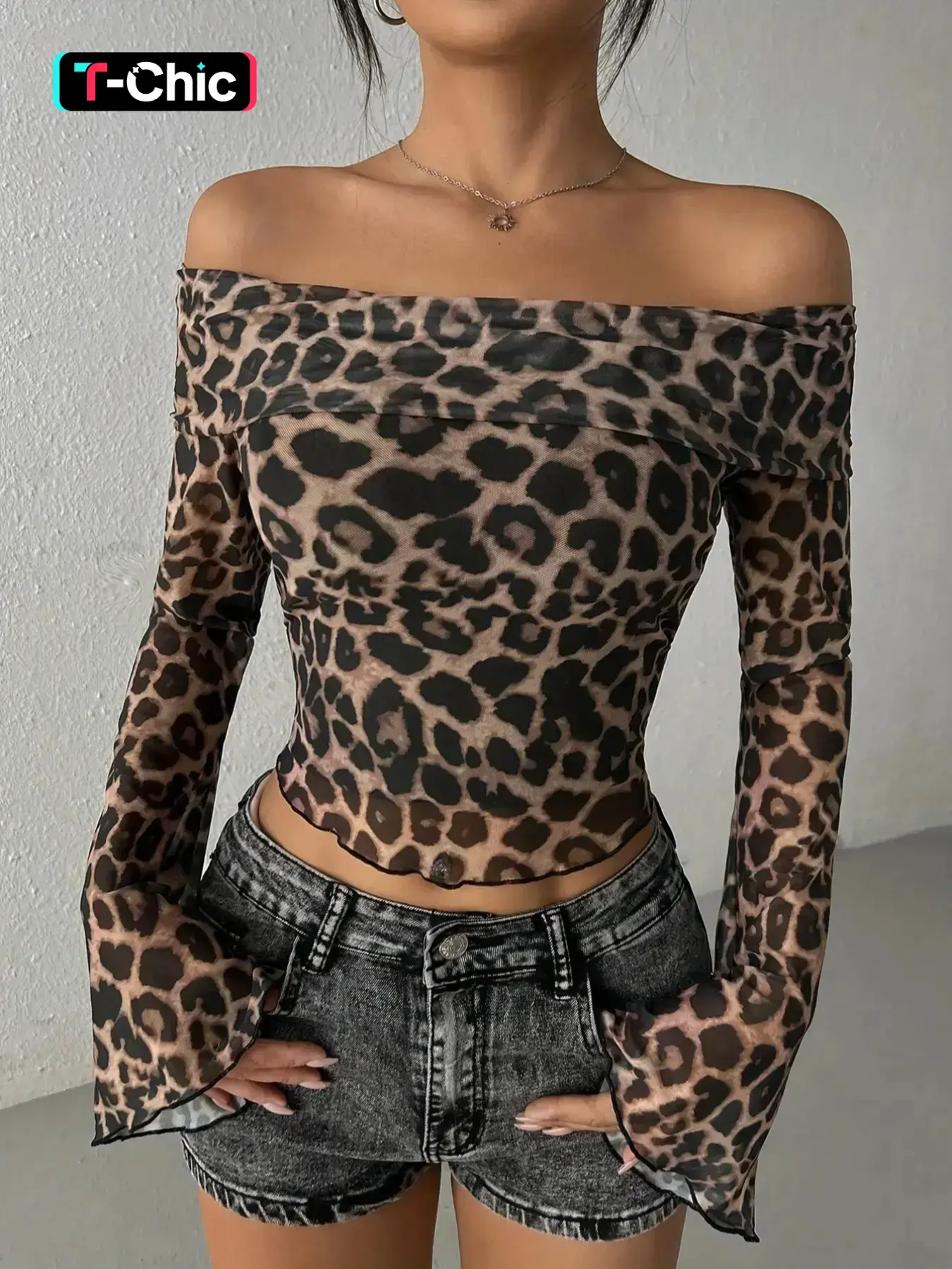 Women's Leopard Print Off Shoulder Long Sleeve Tee, Sexy Fashion Crop T-shirt for Daily Outdoor Wear, Women Clothing for Spring Fall, Top, Lady, Womenswear