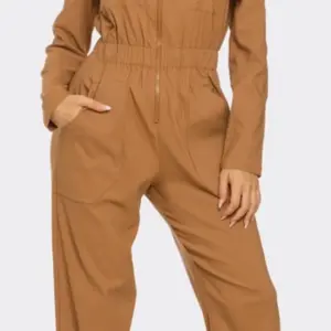 Women’s Long Sleeve Zip-Up Utility Romper in Toffee