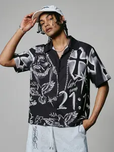 Unisex Black Oversized Short Sleeve Shirt with Graffiti Portrait & Cross Print Dark High Street Casual Top