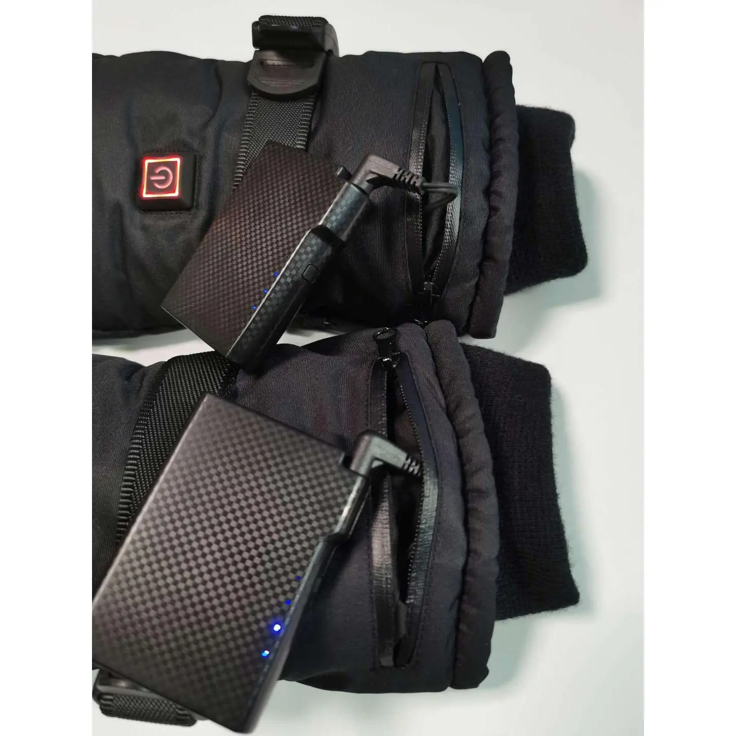 Gloves+a pair of rechargeable 4000mAh ba