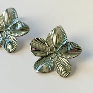 Flora Studs
