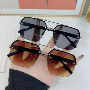 1 Pair of unisex double beam retro fashion eyeglasses, retro square frame design, suitable for party, back to school and all kinds of holiday gift, provide UV protection and trendy decoration.