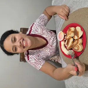 Abkok Four-Hole Non-Stick Egg Skillet Pan, 8–9-Inch Diameter, Ideal for Breakfast Eggs and Burgers, Durable Wooden Material Base with No-Handle Design