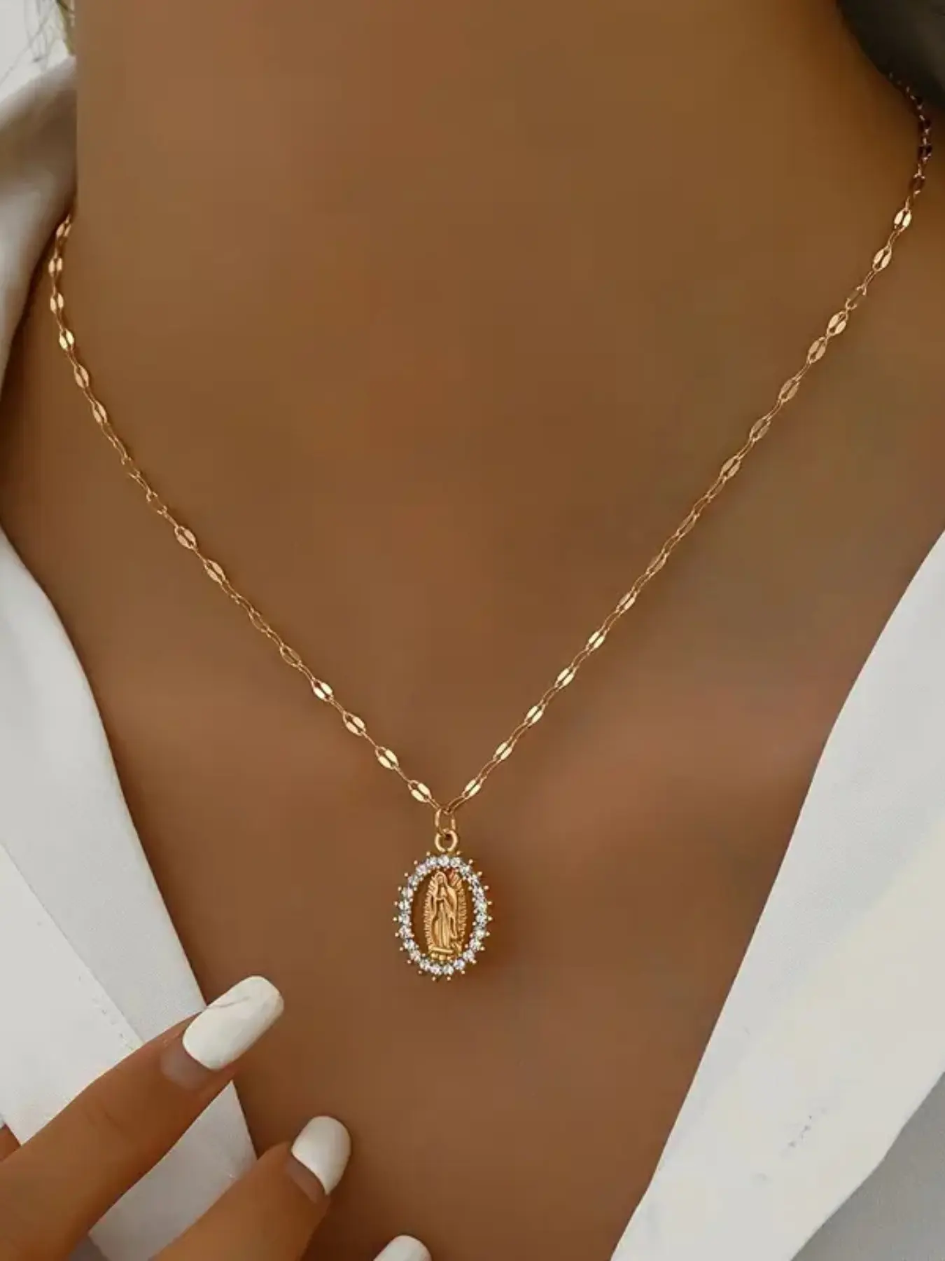 Elegant Virgin Mary Necklace for Men & Women, Fashion Zircon Hollow Out Pendant, Simple Style Jewelry Accessory, Religious Necklace, Pendant Necklaces