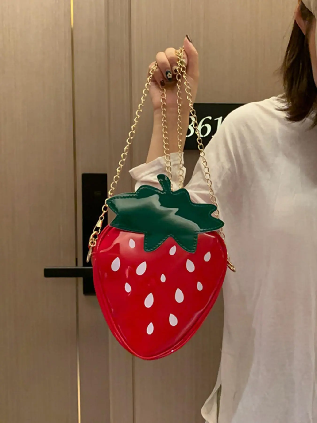 Women's Cute Strawberry Design Crossbody Bag, Fashionable Chain Strap Novelty Bag for Party, Casual Trendy Versatile PU Leather Daily Commuting Bag, Embellished Shoulder Bag, Fashionable Unique Bags, Casual Trendy Purses