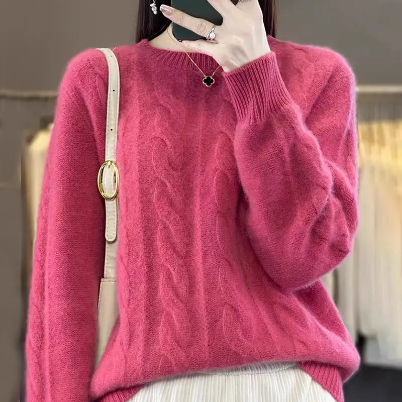 Round neck pullover raspberry color