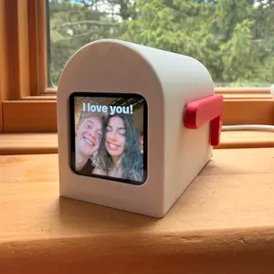 Love Letter Messenger, A desktop display for sending digital love notes via smartphone