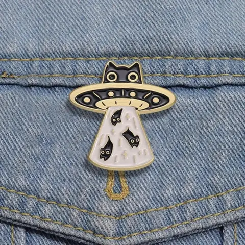 Cute Cartoon Cat & Space Ship Design Brooch Pin, Durable Metal Pins, Fashion Accessory, Fashion Jewelry Accessories for Men & Women, Fashion Brooch for Party, Daily Clothing Decor, Brooch for Birthday Gift, Halloween