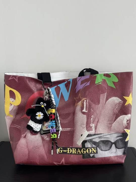 GD ragon Inspired Daisy Keychain – Trendy Bag Charm & Power Pendant for Kpop Fans