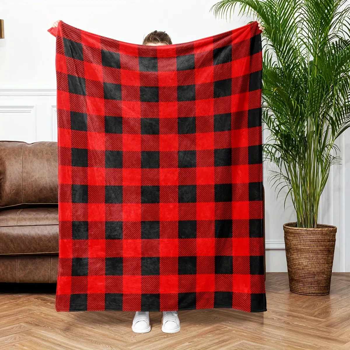 1pc Contemporary Red & Black Buffalo Check Flannel Cozy Blanket - 280GSM Lightweight Knit, Geometric Print, All-Season Use, Wrinkle Resistant, Durable, Machine Washable, Ideal for Home Couch, Cozy Aesthetic Decor Gift