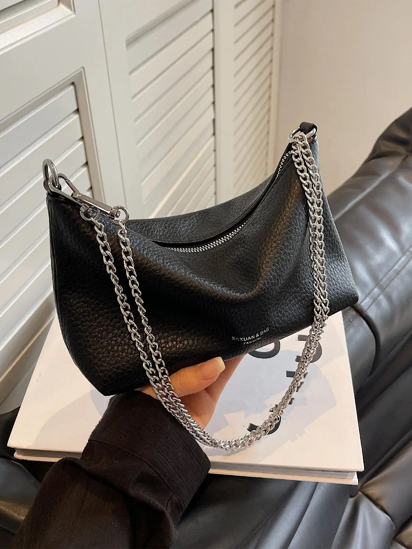 Women's Solid Letter Patch Chain Strap Shoulder Bag, PU Leather Zipper Crossbody Bag for Daily Used, Lychee Pattern Commuting Bag, Girl Shopping Bag