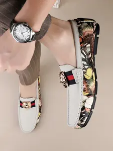 Trendy business formal men's high-quality leather shoes 2025 one-foot driving anti-slip solid color boat shoes soft-soled lazy bean shoes