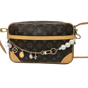 Pre-owned france Clutches & Wristlets LV Camera 28 Crossbody Bag — Monogram Edition(SZ）