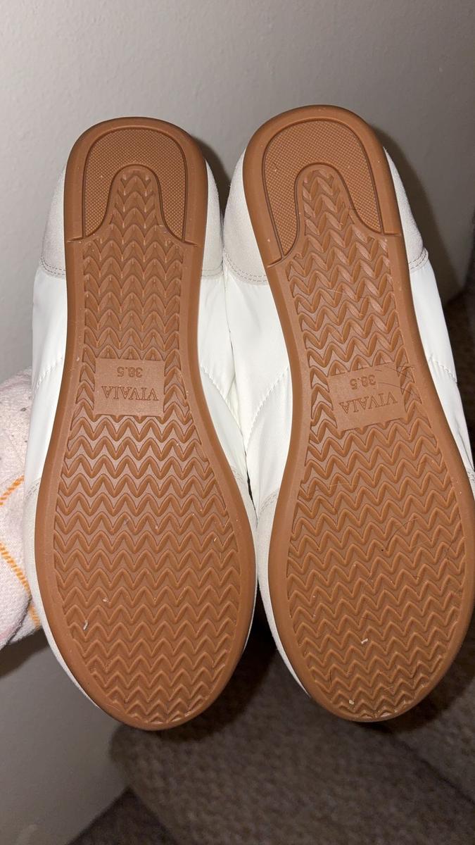 Item: White Smokey Grey, US7.5