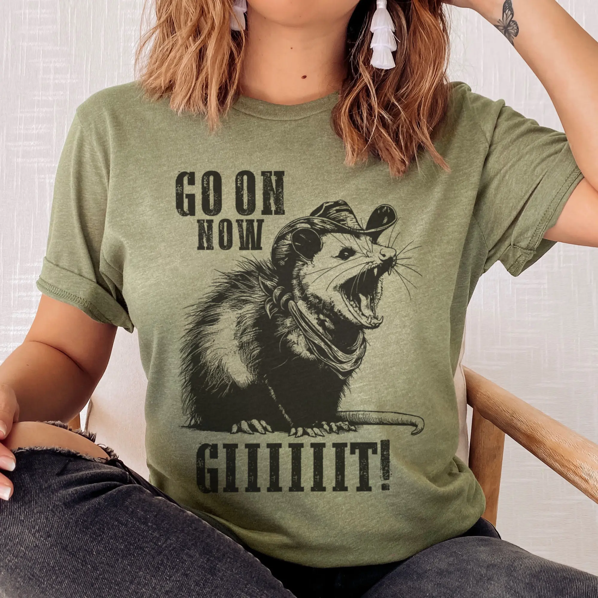 Vintage Sarcastic Western Tee Go On Now GIIIT Opossum Graphic Tshirt Funny Southern Redneck T-Shirt Casual Womenswear Lightweight Crewneck