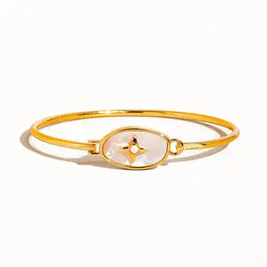 Vintage Star Shell Bangle - SS2