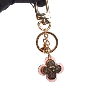 Pre-owned Louis Vuitton Monogram Flower Gold Tone Key Holder 78122589 hz