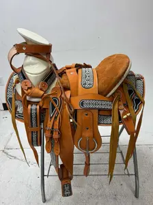 Charro Saddle 15.5” – Miel Dorado Bordada (Greca Edition) – Set Completo